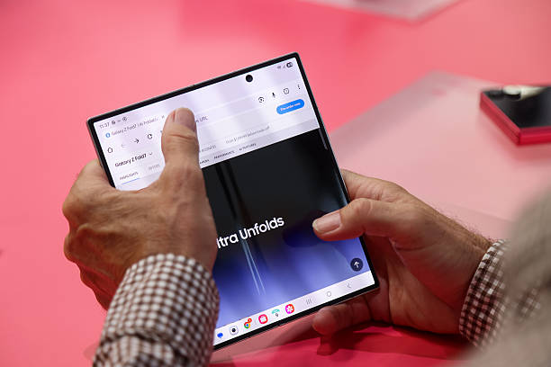 Discover Samsung Galaxy Z Fold7 specs, features, AI tools, and performance in this complete guide to the premium foldable phone.