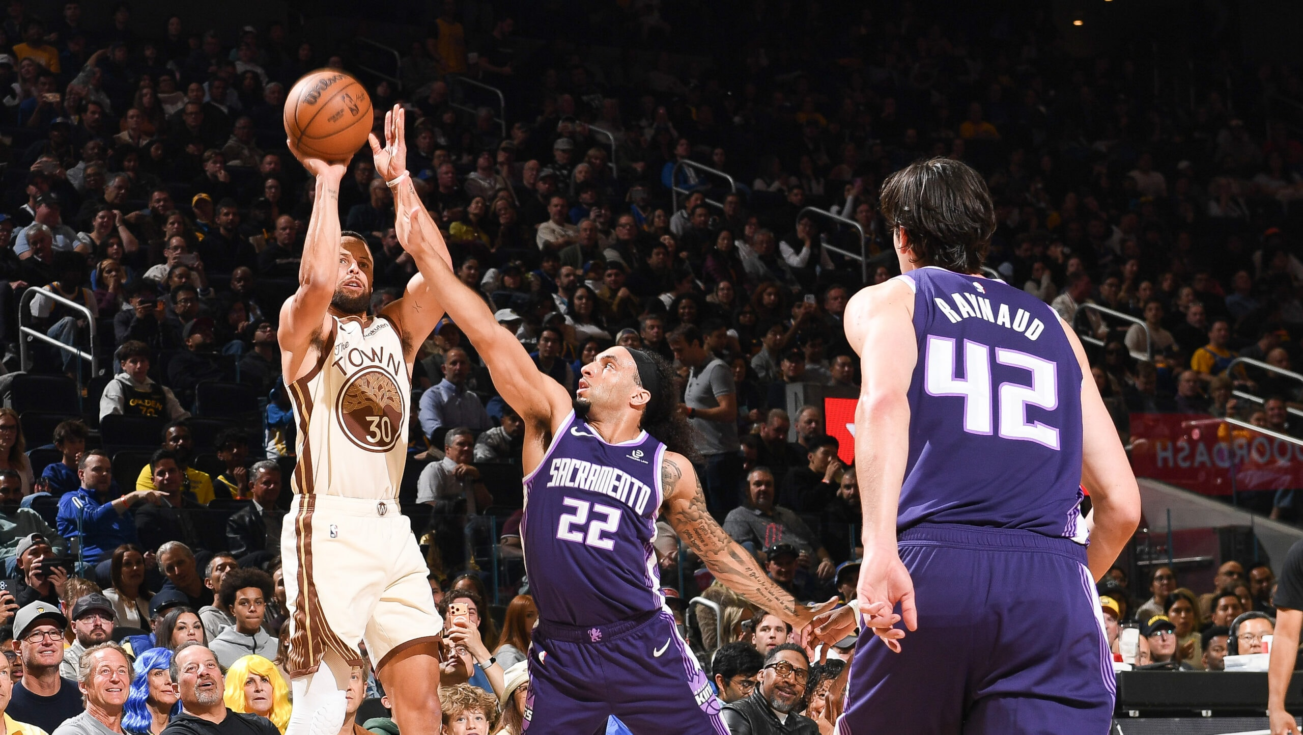 Warriors vs Kings recap as Golden State wins 110-105, led by Curry, Melton, and strong three-point shooting in a tight NBA clash.