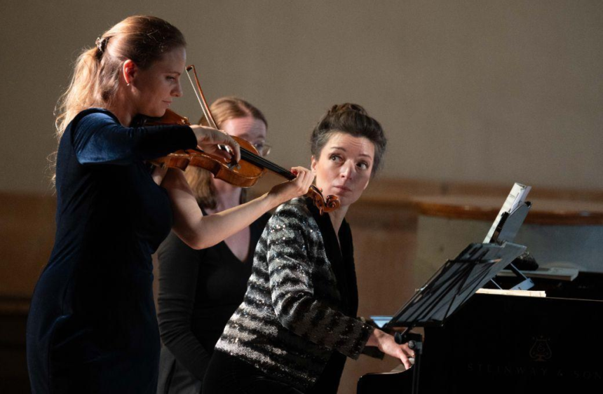 Explore Julia Fischer’s 2026 concerts, tour dates, venues, and programs across Europe, including quartet performances and orchestral highlights.