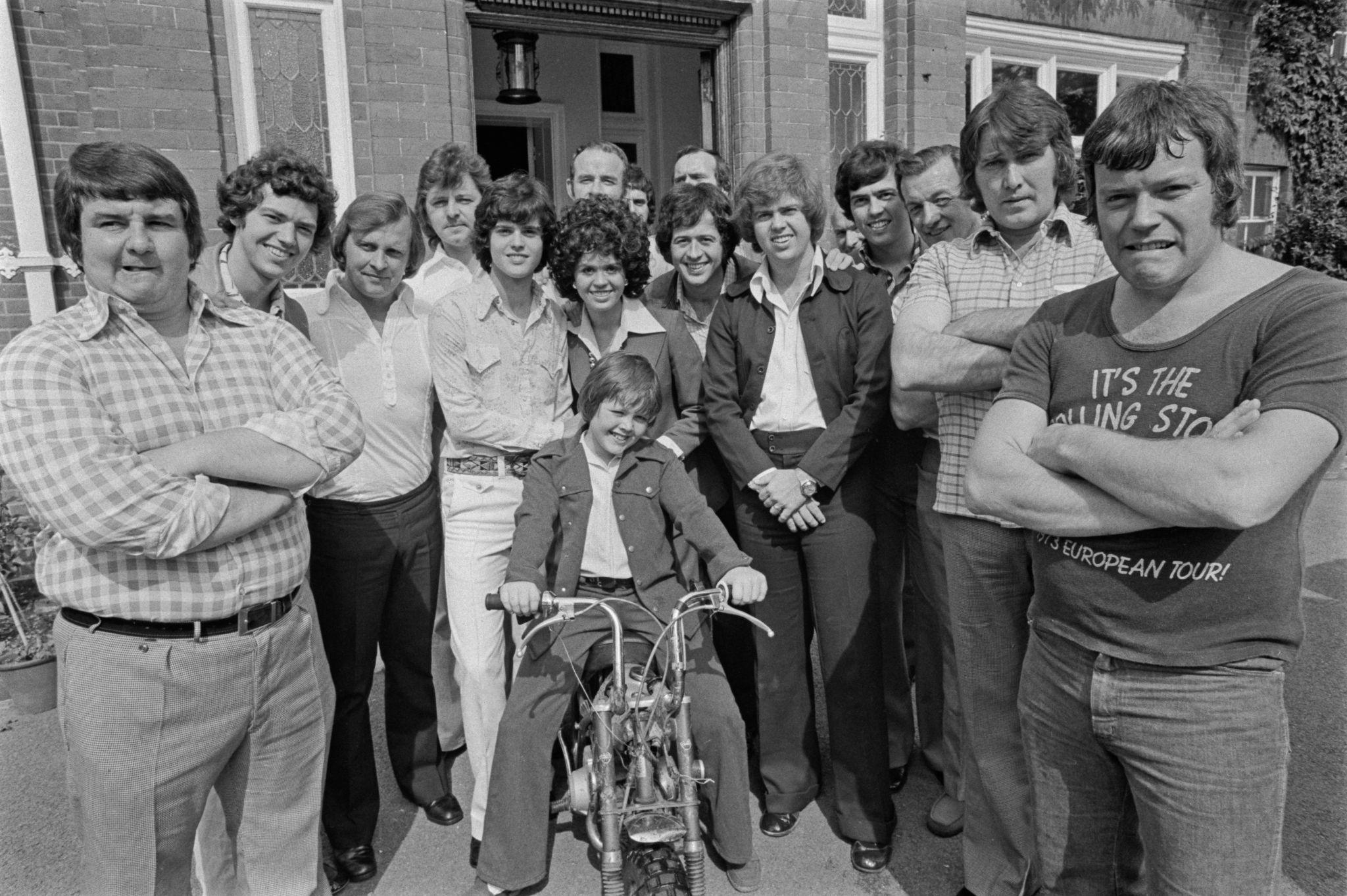 Alan Osmond dies at 76. Explore The Osmonds’ legacy, Donny Osmond’s tribute, and the family’s impact on music and culture.