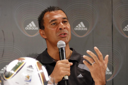 Explore Ruud Gullit’s analysis on modern football, refereeing, tactics, and rising stars shaping the game in 2026.