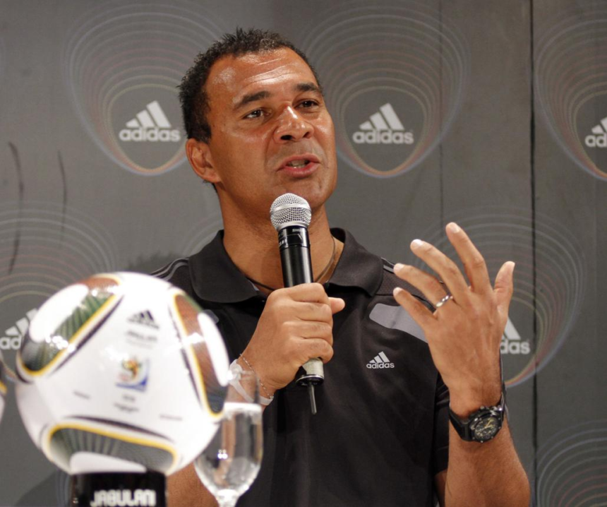 Explore Ruud Gullit’s analysis on modern football, refereeing, tactics, and rising stars shaping the game in 2026.