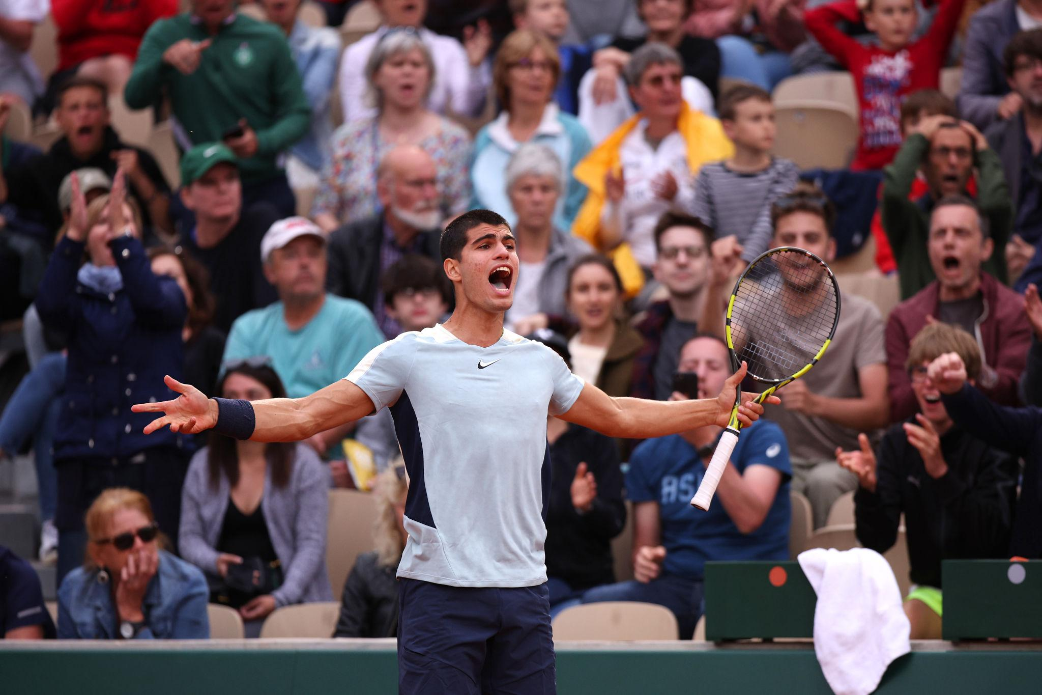Carlos Alcaraz enters the 2026 clay season with dominance, ranking pressure, and historic comparisons shaping his evolving tennis legacy.