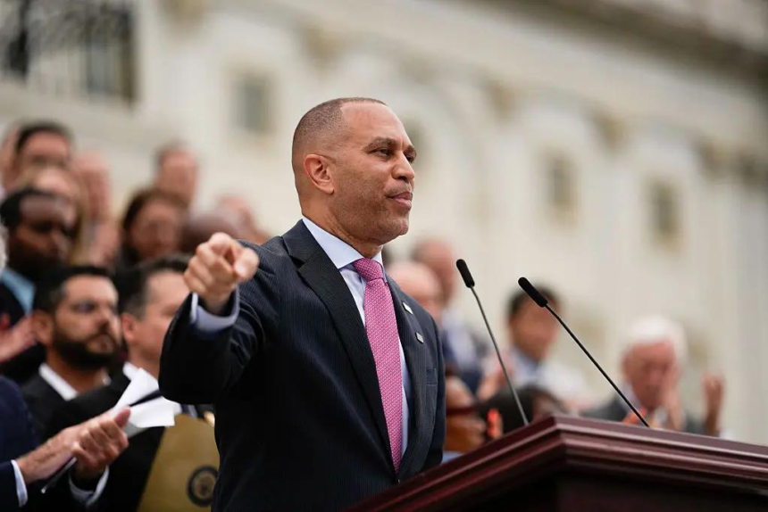 Hakeem Jeffries urges Congress to vote on war powers amid Iran conflict and rising political tension in the U.S.