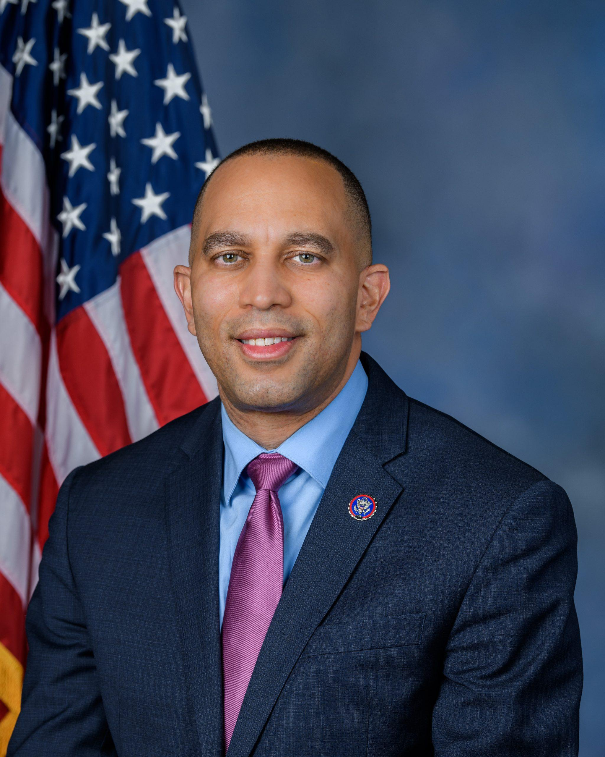 Learn about Hakeem Jeffries’ wife, Kennisandra Arciniegas, their marriage, family life, and financial background in this detailed profile.