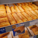 Discover Greggs chicken sausage roll, including price, calories, taste review, and why it’s trending across the UK food scene.