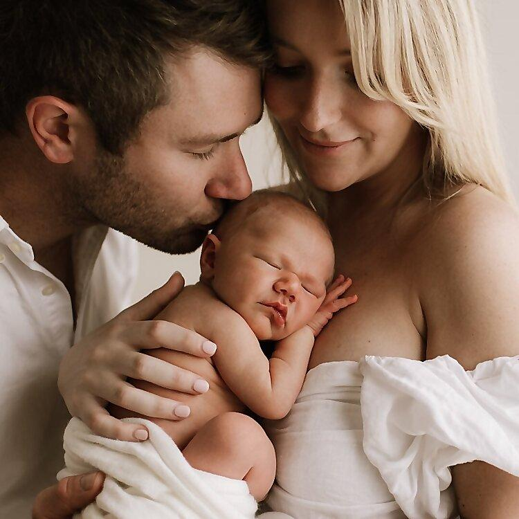 Discover Beyers Swanepoel wife Melissa, her NICU journey, family life, and role behind the South African cricketer’s career.