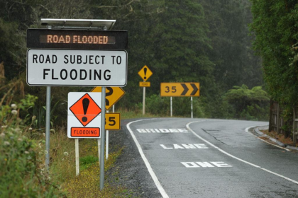 Cyclone Vaianu approaches New Zealand with red warnings, strong winds, and heavy rain. Learn impacts, safety steps, and latest updates.