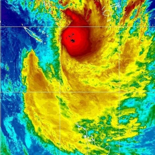 Cyclone Vaianu approaches New Zealand with red warnings, strong winds, and heavy rain expected across the North Island this weekend.