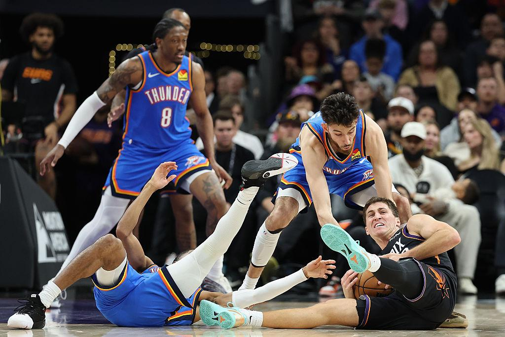 Suns beat Thunder 135–103 in NBA finale. Full match report, stats, player highlights, and playoff implications ahead of the postseason.