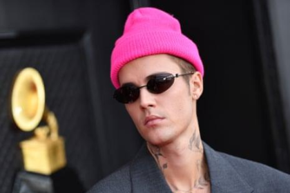 Justin Bieber’s Coachella 2026 set sparked intense Reddit debate. Here’s why fans are divided over his viral performance.
