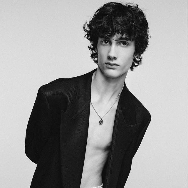 Sombr biography, net worth, age, career, family, and full 2026–2027 tour dates including London, Europe, and America shows.