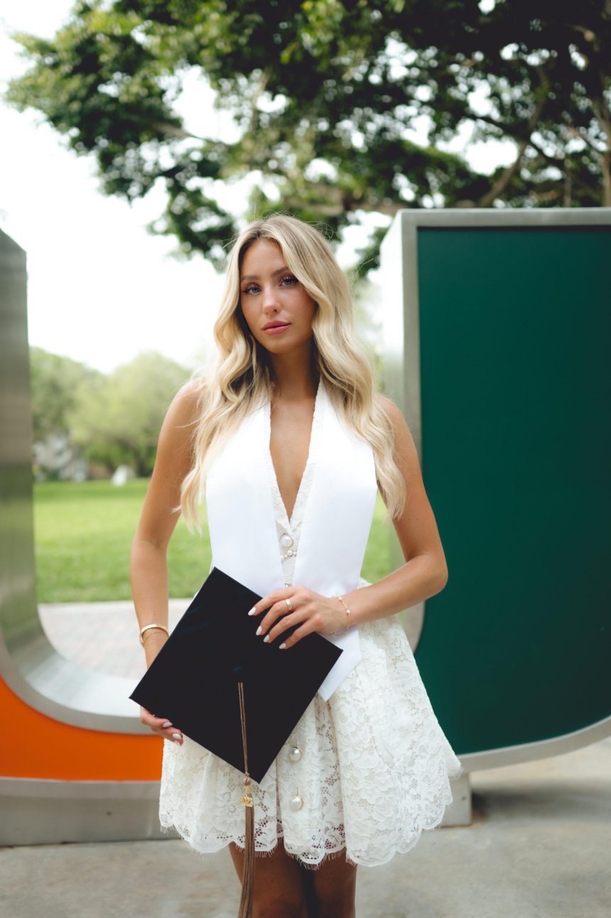 Alix Earle net worth, age, biography, career, family, relationships, podcast, and latest news in a detailed profile of the rising media personality.