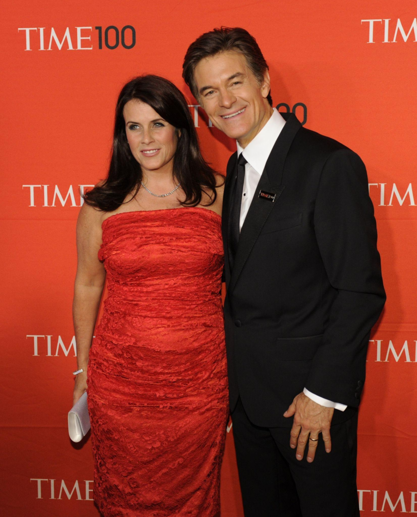 Mehmet Oz biography covering age, net worth, religion, career, family, and CMS role. Explore his journey from surgeon to media and policy leader.