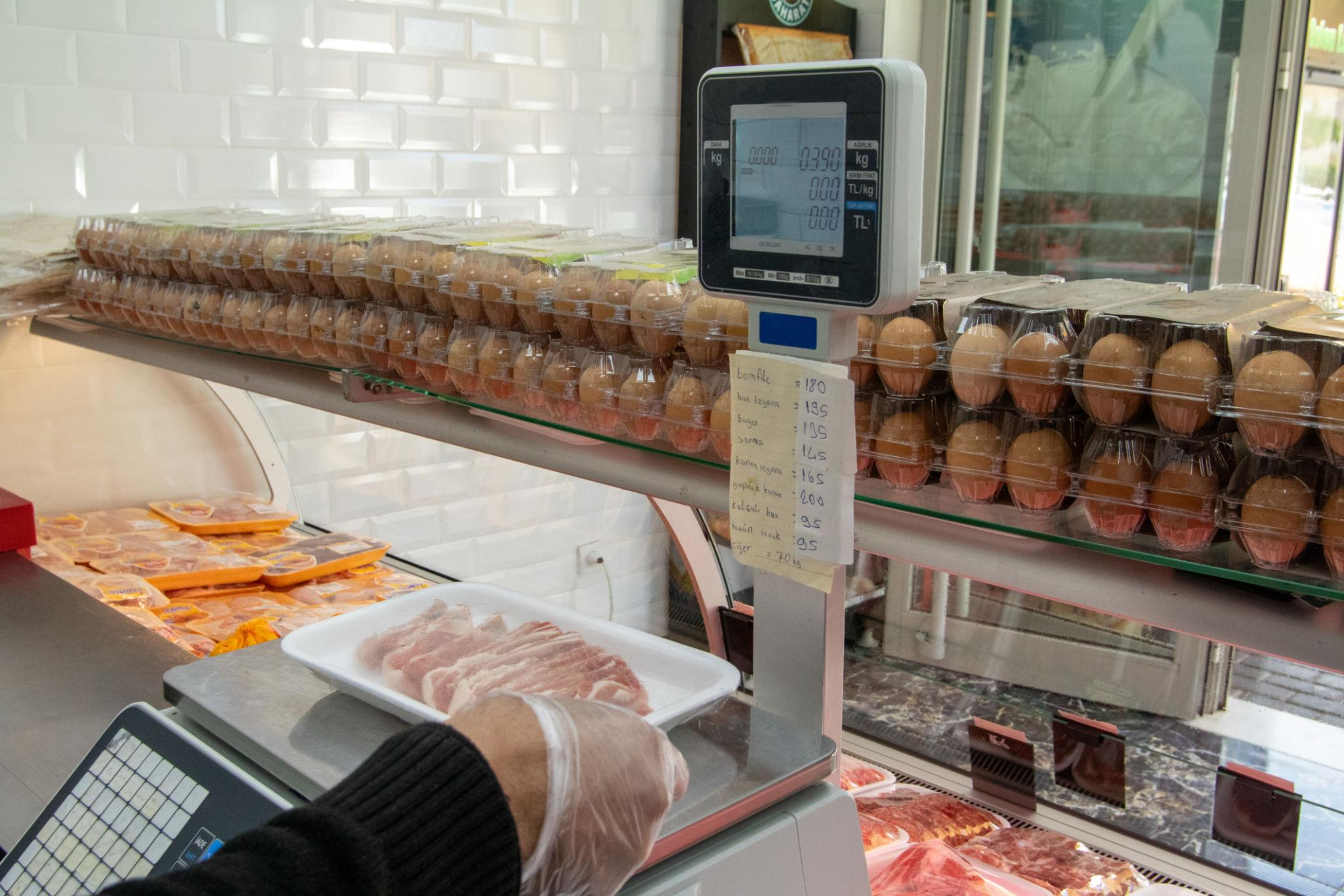 Investigation reveals Loblaw and Sobeys may be overcharging for meat due to weight errors. Learn what it means for consumers.