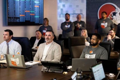 Mel Kiper’s 2026 NFL mock draft reveals major trades, key picks, and team strategies ahead of draft night.