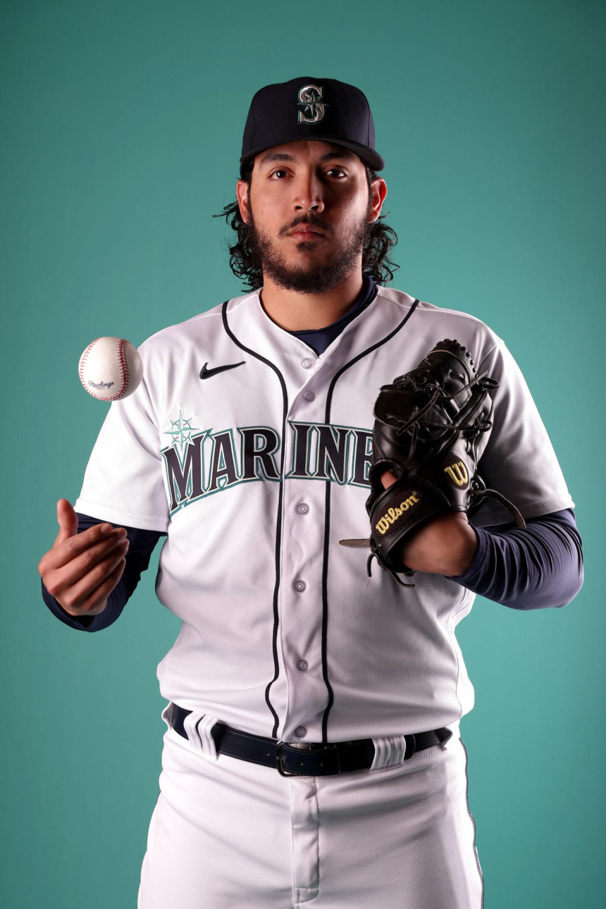Andrés Muñoz biography, age, net worth, wife, Mariners career, stats, contract, and family life—complete profile of the MLB closer.