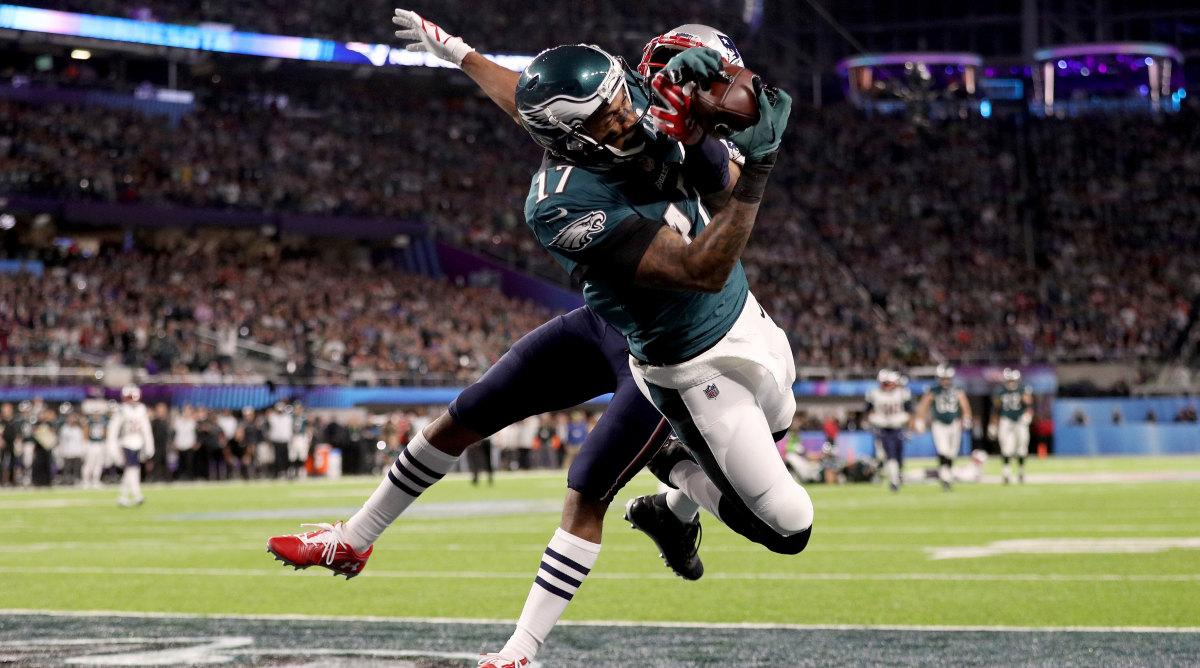 Former NFL star Alshon Jeffery faces fraud charges. Explore his arrest details, career highlights, and what this means for his legacy.