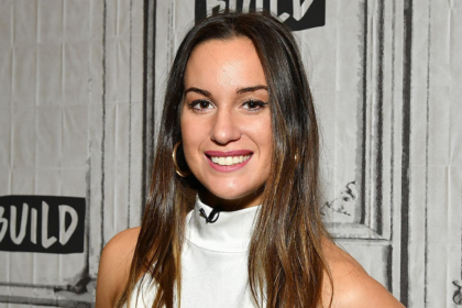 Hannah Berner biography, net worth, age, career, husband, and family. Explore her rise from tennis to comedy and Sports Illustrated fame.