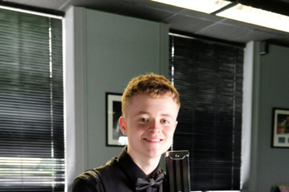 Stan Moody impresses on his Crucible debut, leading Kyren Wilson with stunning breaks in the 2026 World Snooker Championship.