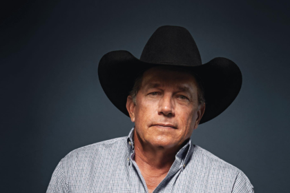 George Strait biography, net worth, age, songs, tour 2026, family, and career. Discover the King of Country’s legacy and success.