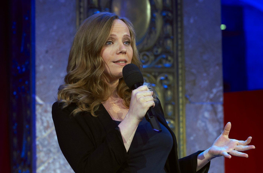 Sarah Bosetti biography, age, net worth, career, family, and relationships. Explore her life, achievements, and influence in German satire and literature.