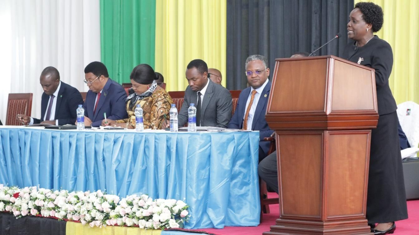 Sisisi Tolashe faces scrutiny over SUV gifts, ethics breaches, and governance concerns. Here’s a full breakdown of the unfolding political controversy.