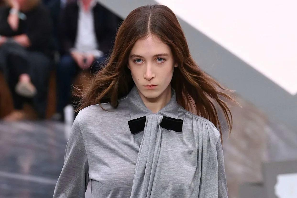 Discover Sunday Rose’s elegant prom look, featuring a $13K designer gown, minimalist styling, and a growing influence in fashion and culture.