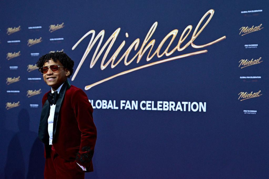 Michael Jackson biopic 2026 reviews, cast, Rotten Tomatoes score, soundtrack, and box office predictions explained in detail.