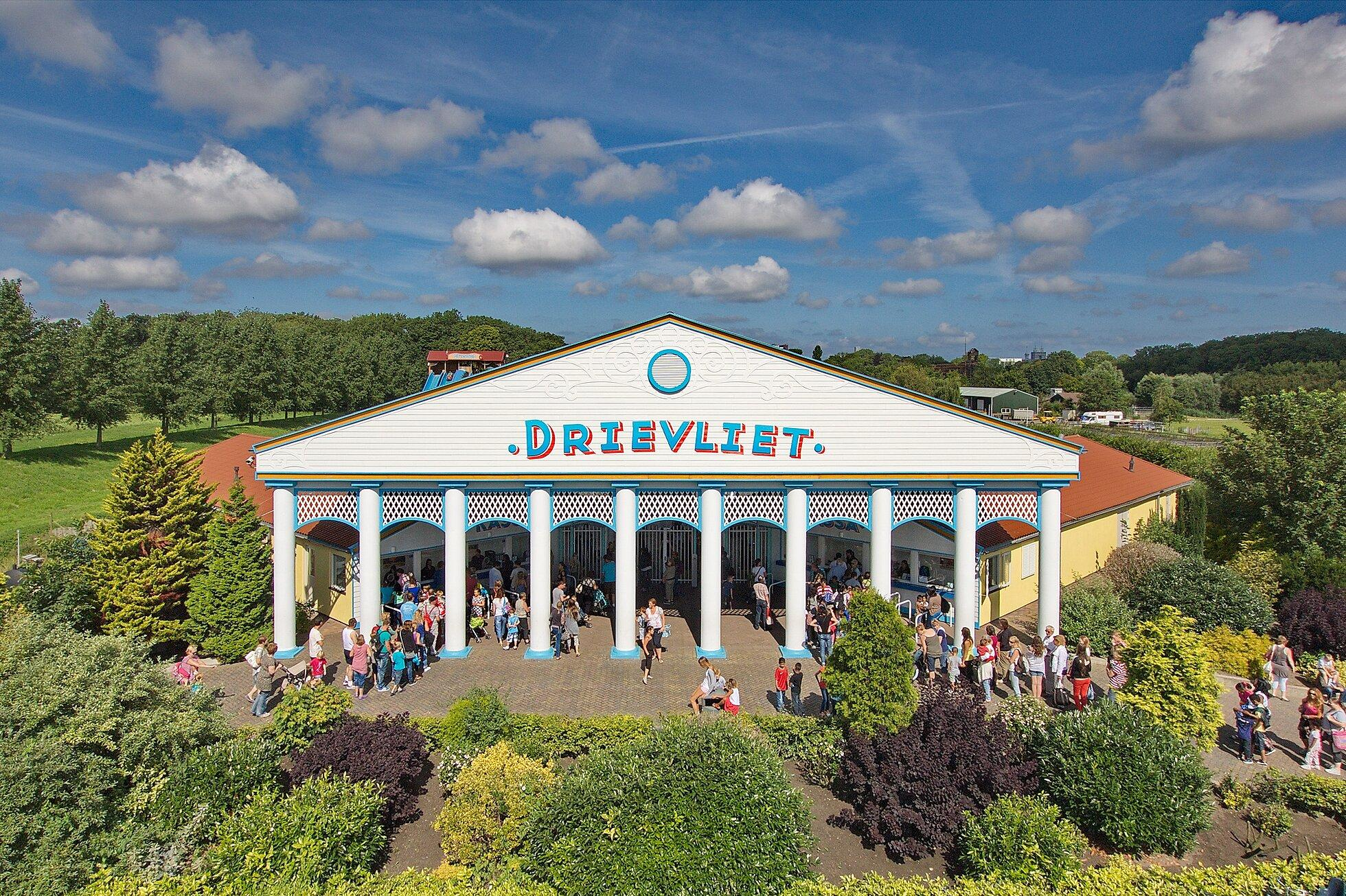 Drievliet amusement park halted entry due to extreme crowds. Discover what caused the surge and how it affected visitors.