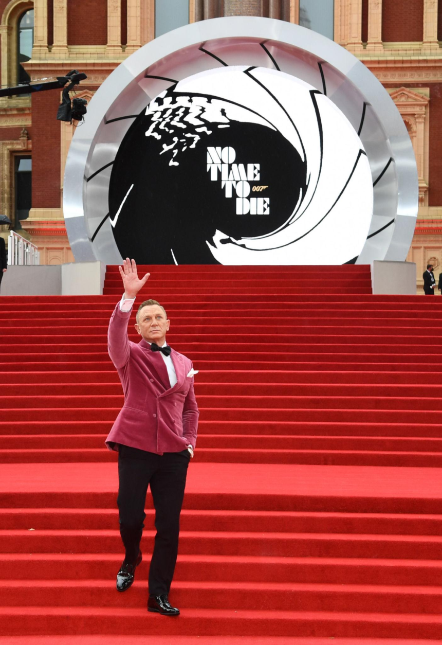 Explore Daniel Craig’s career, his iconic Bond role, Knives Out success, and lasting influence on modern cinema.