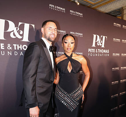 Klay Thompson biography, net worth, age, career, stats, family, relationships, injuries, and latest news—complete NBA profile.