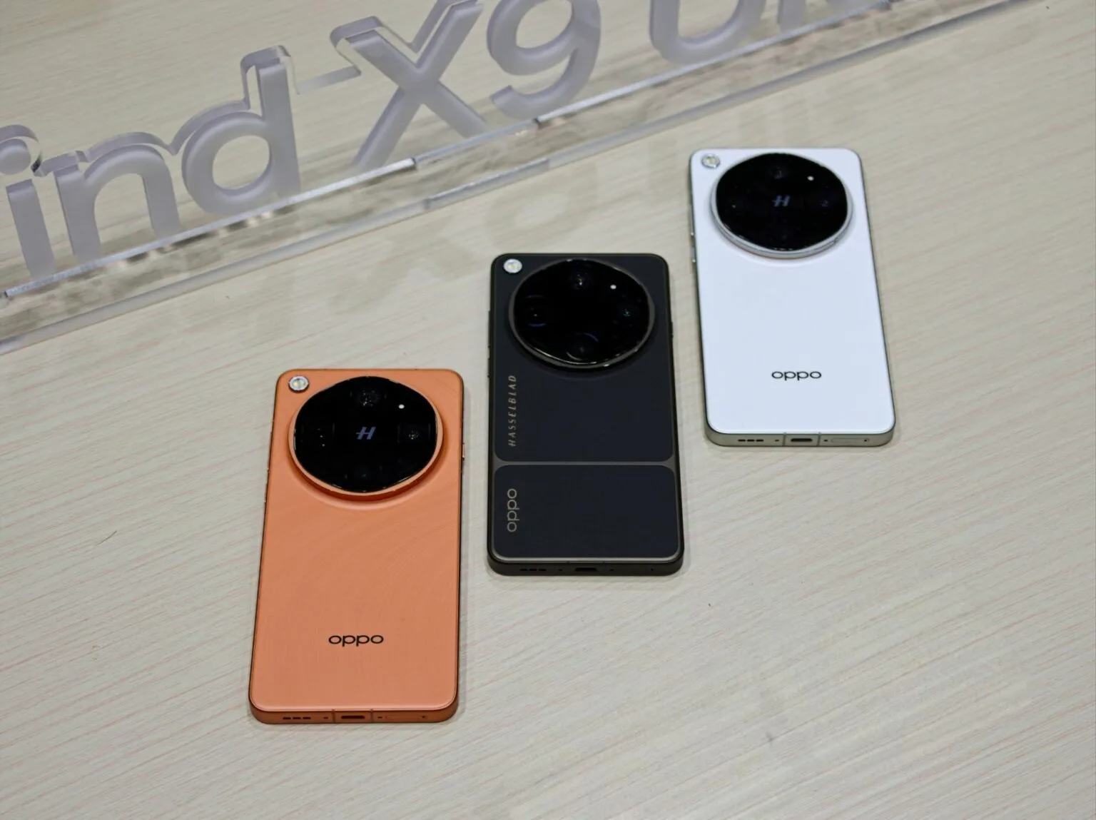 Discover Oppo ColorOS 16 features, including UCL watermark and video controls. Learn about rollout dates and supported devices.