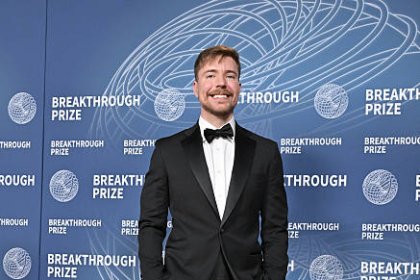 MrBeast biography covering net worth, age, career, relationships, family, and YouTube empire. Discover how Jimmy Donaldson built a global media powerhouse.