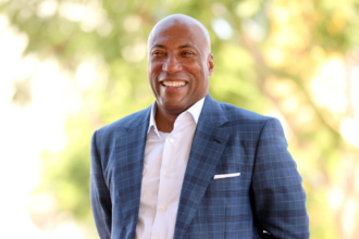 Explore Byron Allen’s Allen Media Group, its $171M Gray Media deal, TV empire, streaming platforms, and growing influence in broadcasting.