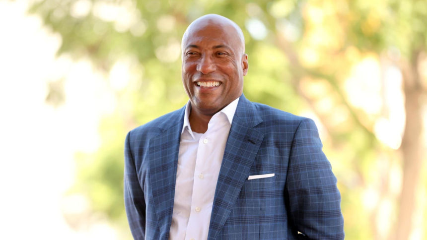 Explore Byron Allen’s Allen Media Group, its $171M Gray Media deal, TV empire, streaming platforms, and growing influence in broadcasting.