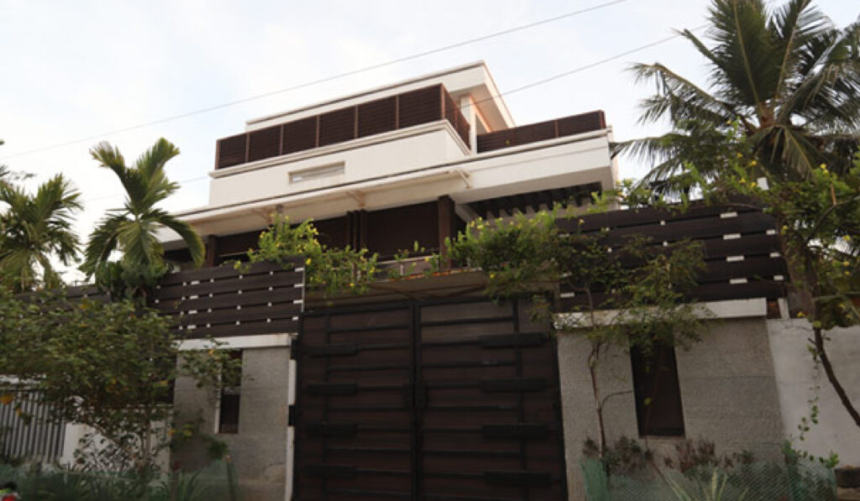 Trisha visits Vijay’s house as TVK leads Tamil Nadu elections. Explore the full story behind this viral moment and political breakthrough.
