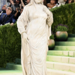 Heidi Klum stunned at the 2026 Met Gala as a living marble statue. Explore her bold look, inspiration, and why it divided fans worldwide.