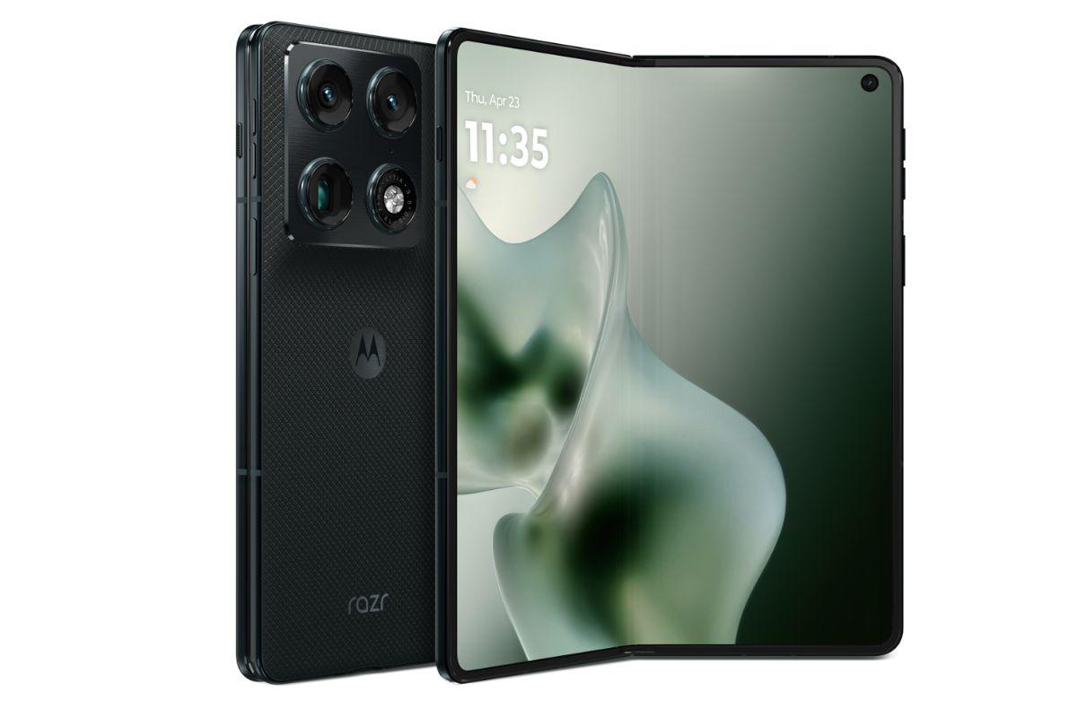 Weekly poll results show many buyers believe Motorola’s Razr 70 and Razr Ultra 2026 phones are overpriced with weak software support.
