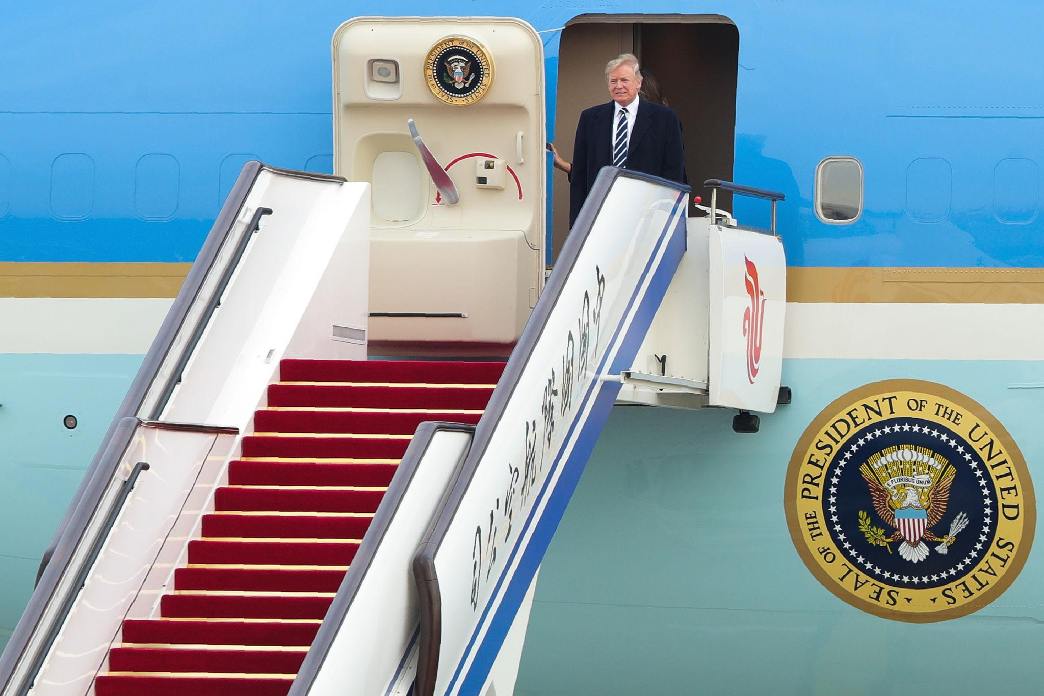 Donald Trump meets Xi Jinping in Beijing as trade, Iran, Taiwan, and AI dominate a critical U.S.-China summit.