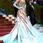 Blake Lively settles legal dispute with Justin Baldoni and returns to the Met Gala in a powerful public comeback.