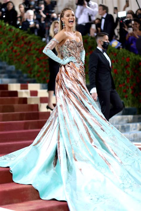 Blake Lively settles legal dispute with Justin Baldoni and returns to the Met Gala in a powerful public comeback.