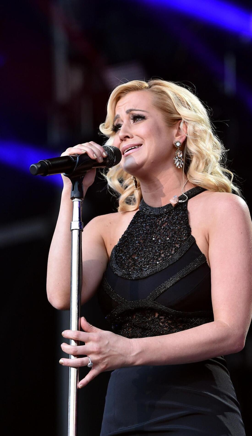Kellie Pickler biography, net worth, age, husband, songs, and career. Discover her journey from American Idol to country music fame.