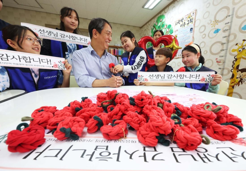 Viral discussions ahead of Teacher’s Day reveal painful memories of corporal punishment and changing attitudes toward teachers in South Korea.