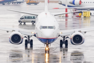 Discover how aircraft taxiing works and why airlines pay pilots up to $100K to move planes on the ground at busy airports like Chicago O’Hare.