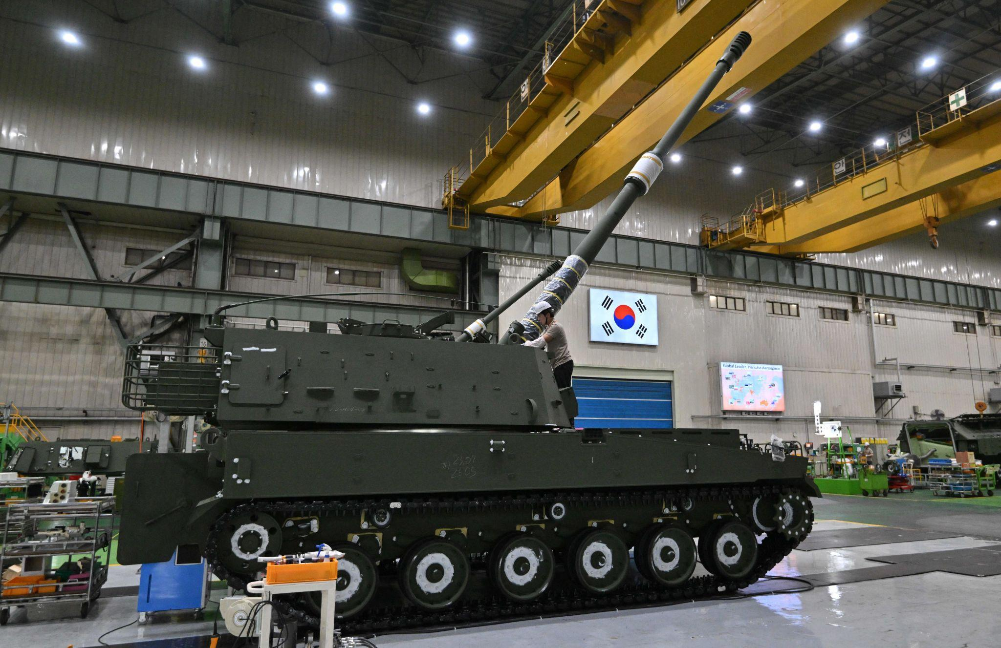 Learn how modern howitzers work and why North Korea’s new artillery systems are alarming South Korea and global security analysts.