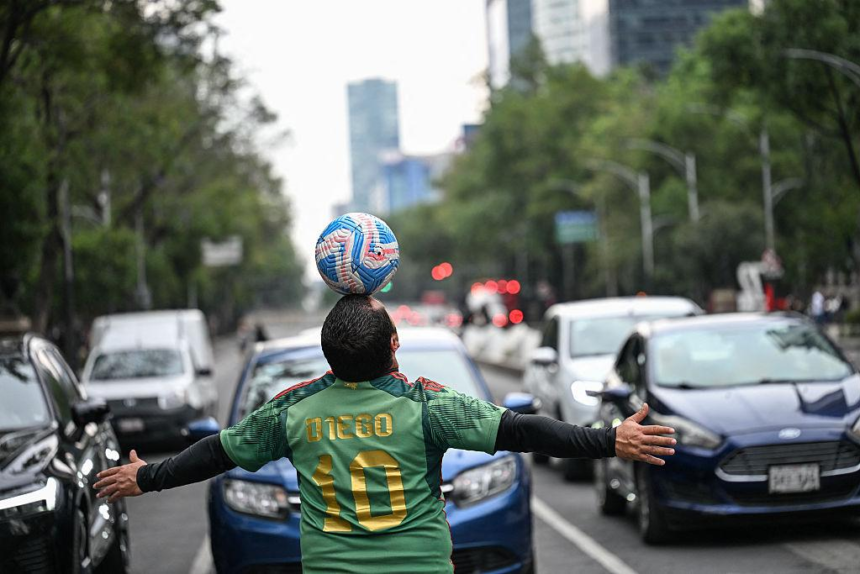 Explore the story of Carlos Rodríguez, Mexico’s World Cup midfielder, and the growing excitement around Mexico City ahead of FIFA 2026.