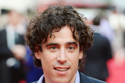 Discover Stephen Mangan’s emotional journey through family loss and the £800K Wiltshire home that redefined his sense of belonging.