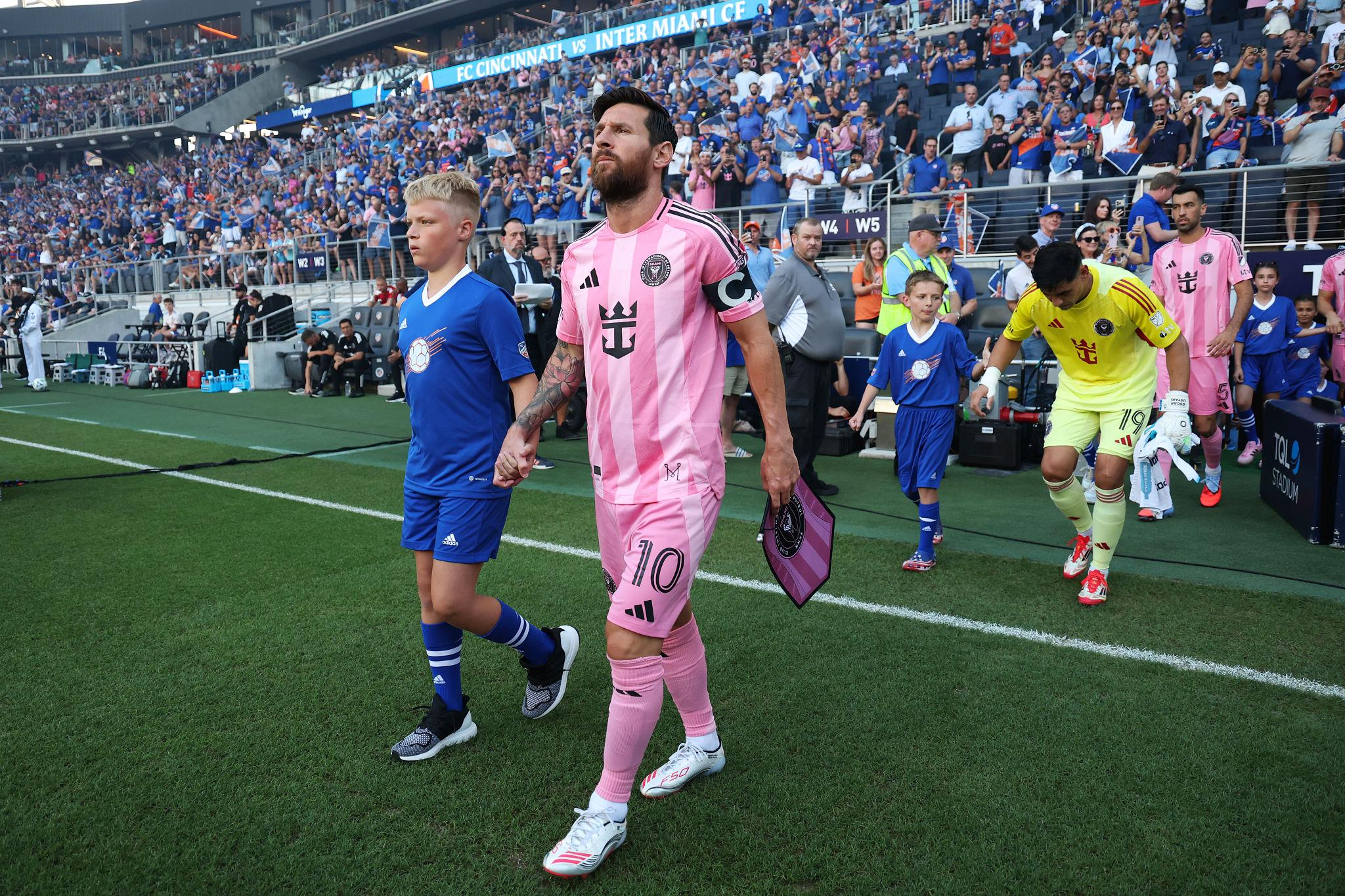 Lionel Messi scores twice as Inter Miami defeats FC Cincinnati 5-3 in a thrilling MLS showdown packed with drama and late goals.