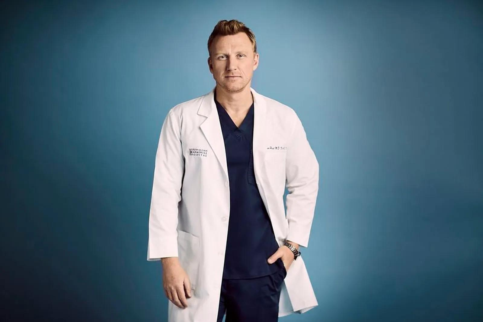 Kevin McKidd exits Grey’s Anatomy after 18 seasons as Owen Hunt. Explore the emotional finale, future projects, and what comes next.